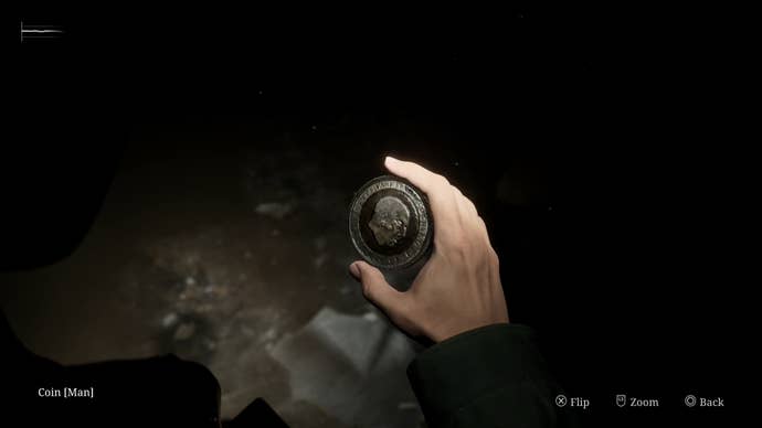 James examing the ‘Man Coin’ in Silent Hill 2.