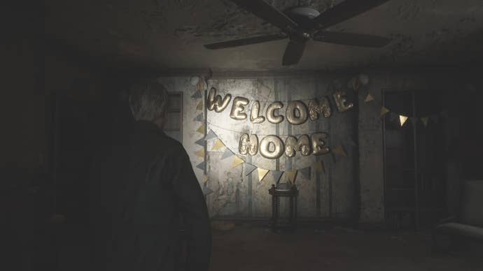 James looking at golden ballons on an apartment wall that spell out ‘Welcome Home’ in Silent Hill 2.