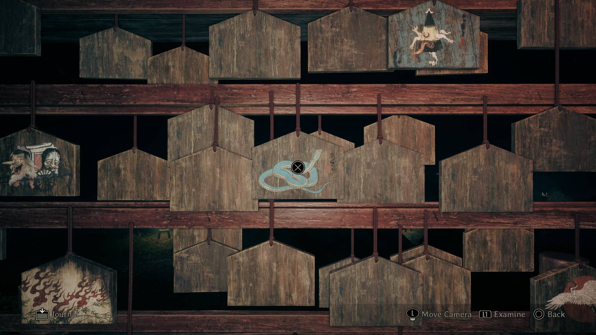 Hinako olha para um EMA que descreve uma serpente em Silent Hill F
