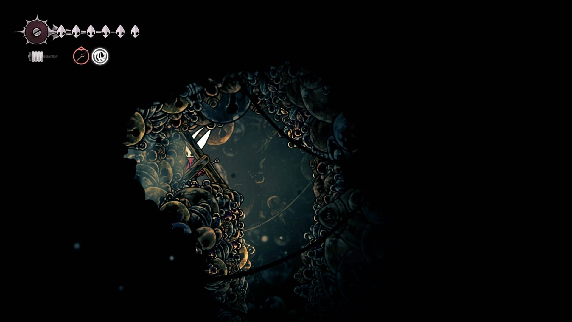 Hornet fica por algumas vigas de madeira que podem ser destruídas em Bellhart em Hollow Knight: Silksong