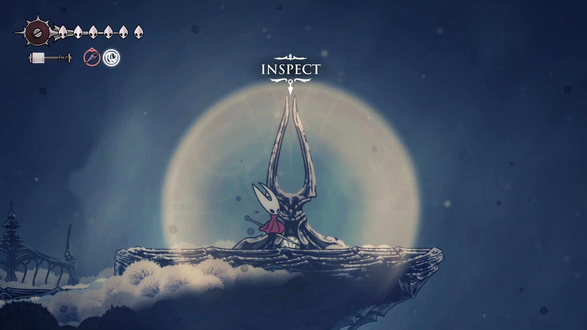 Hornet está ao lado do altar onde o Faydown Cloak é desbloqueado em Mount Fay em Hollow Knight: Silksong