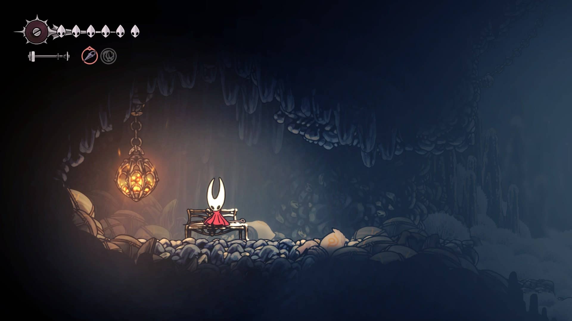 Hornet descansa em um banco em Mount Fay em Hollow Knight: Silksong