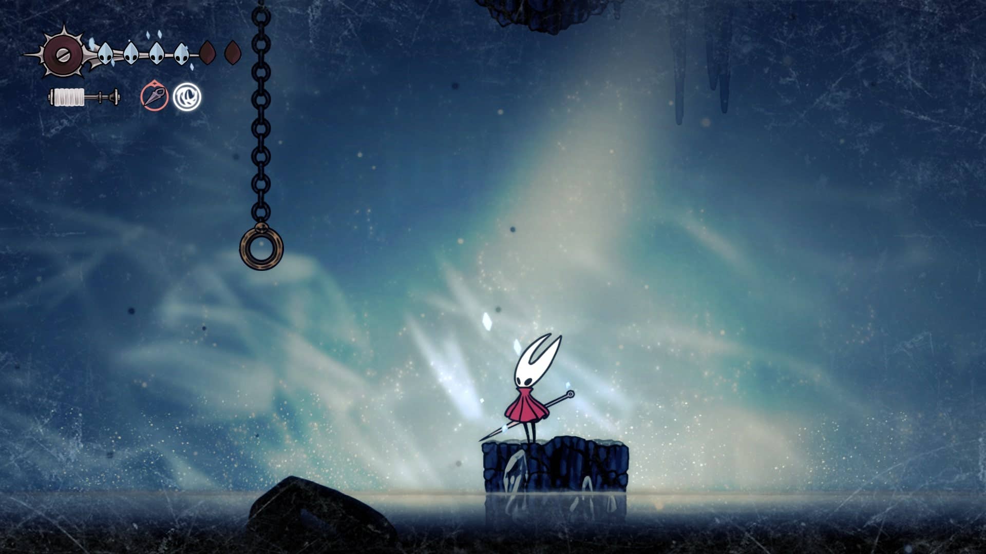 Hornet está em uma plataforma ao lado de um disco Clawline em Mount Fay em Hollow Knight: Silksong