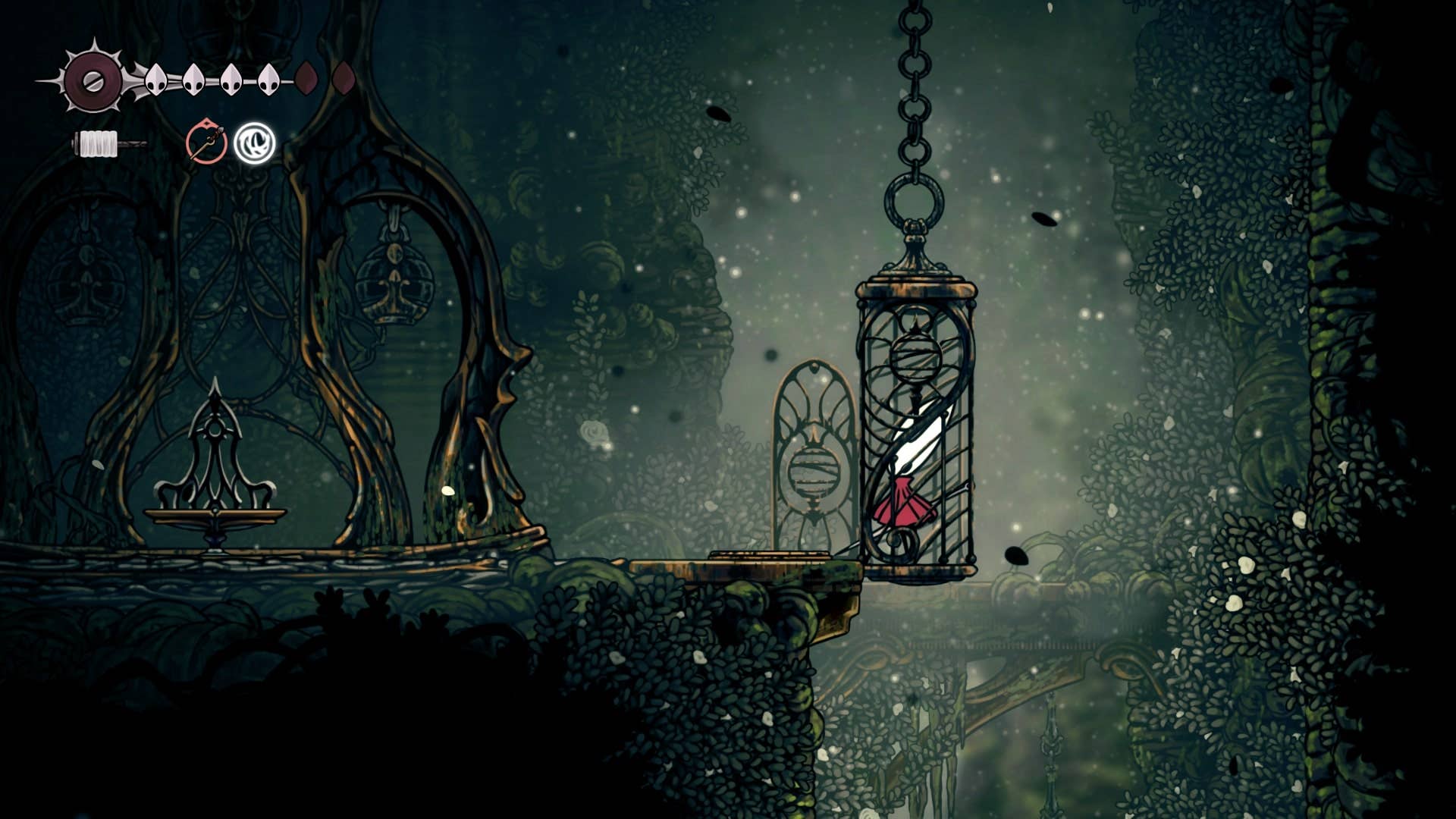 Hornet fica dentro de um elevador em Shellwood em Hollow Knight: Silksong
