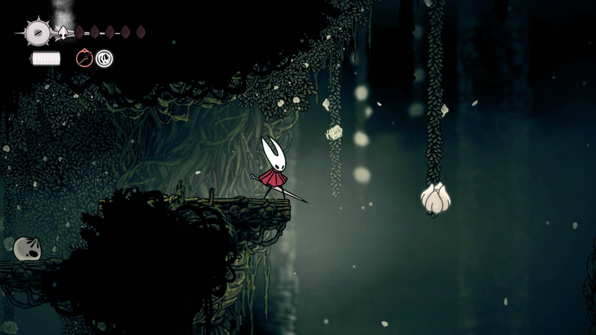 Hornet fica em uma plataforma ao lado de um flowerbud que ela pode fazer de Pogo em In Shellwood em Hollow Knight: Silksong