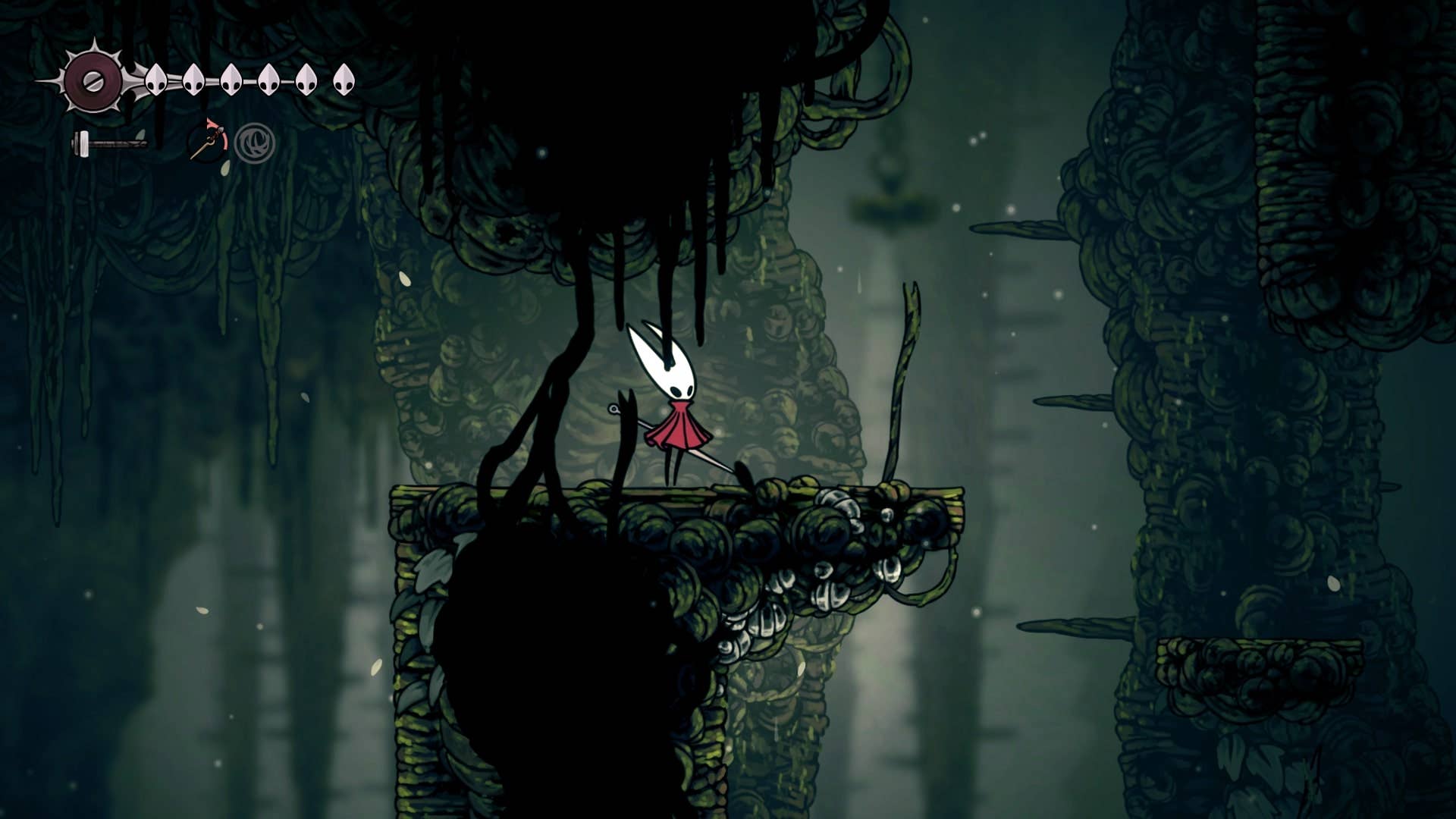 Hornet fica em uma plataforma em Shellwood em Hollow Knight: Silksong