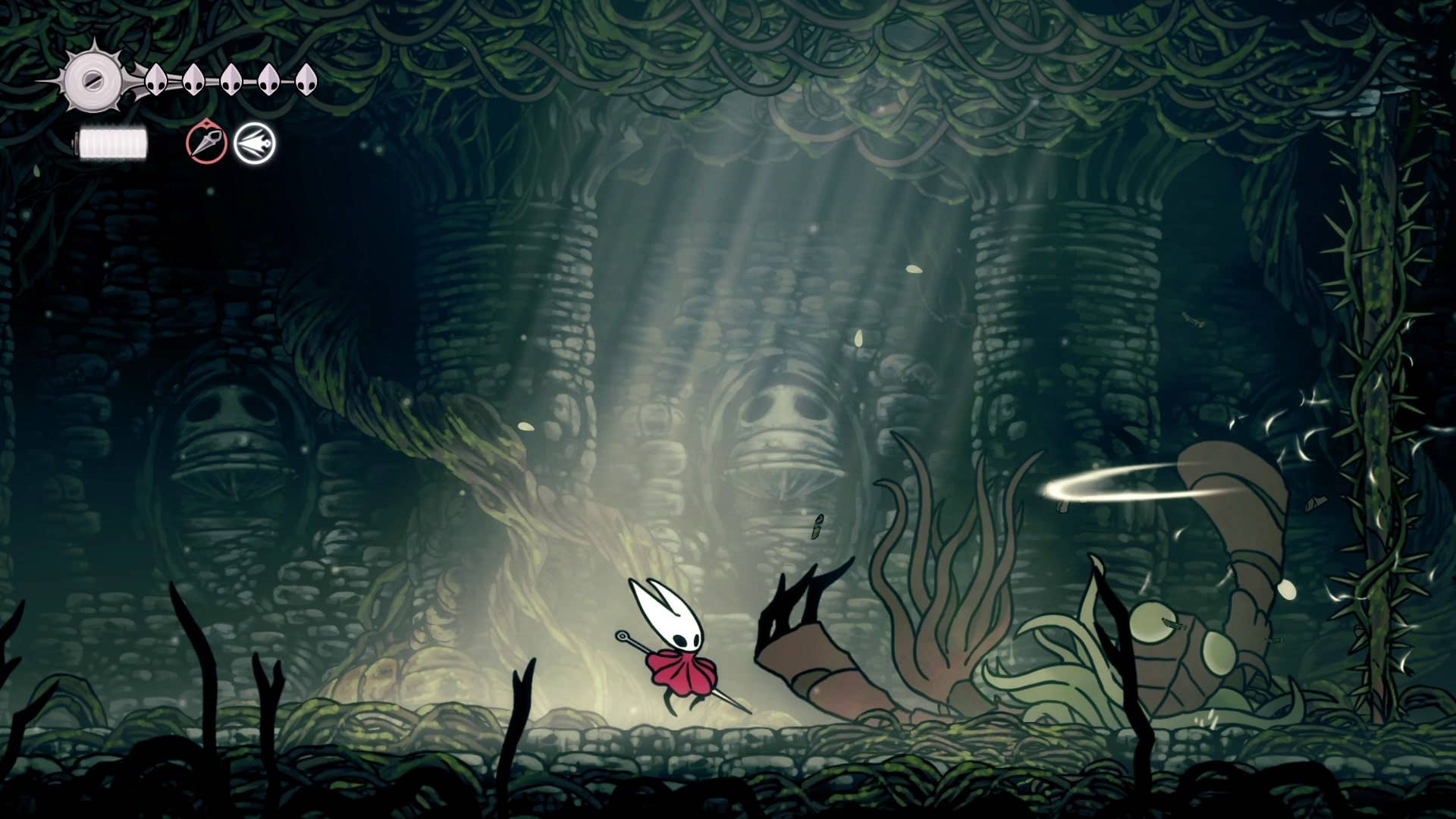 Hornet atordoa a irmã Splinter em Shellwood em Hollow Knight: Silksong