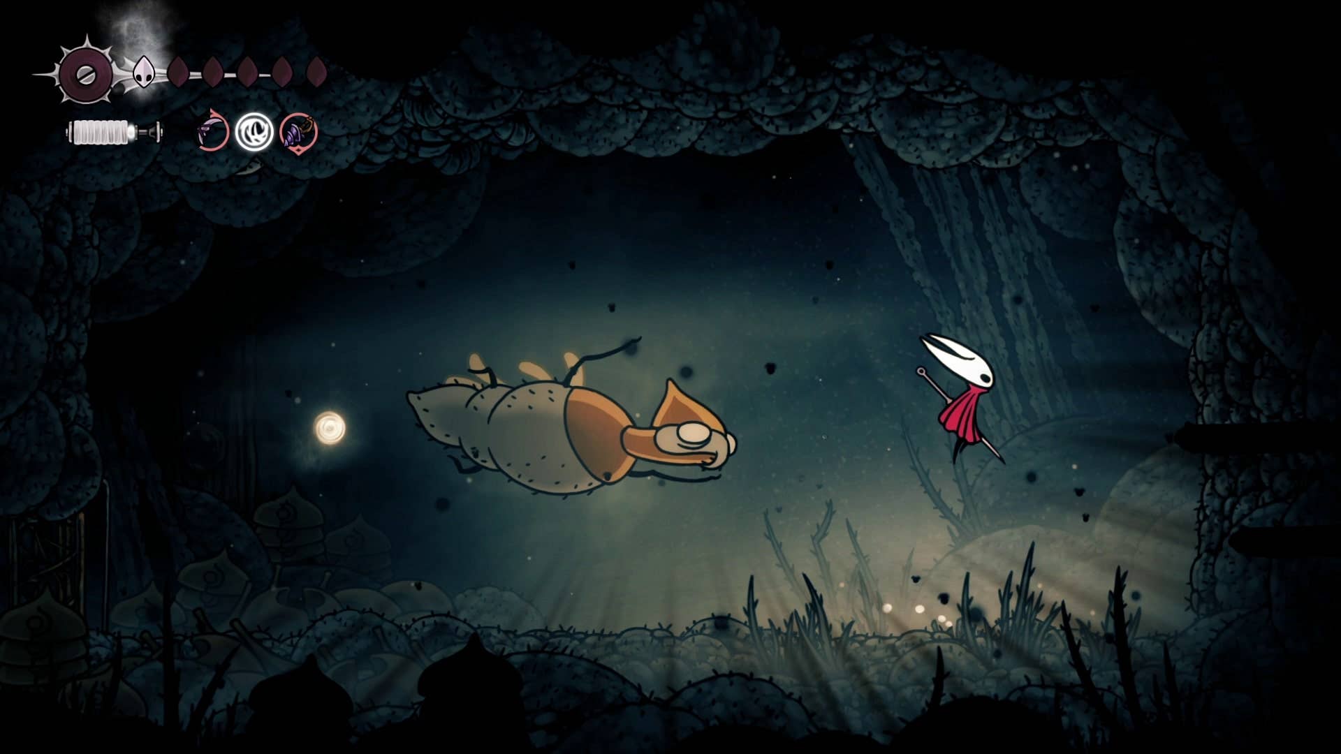 Hornet salta para longe de um dos ataques da Broodmother em Hollow Knight: Silksong