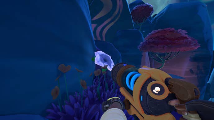 The player looks at a Moondew Flower in Slime Rancher 2