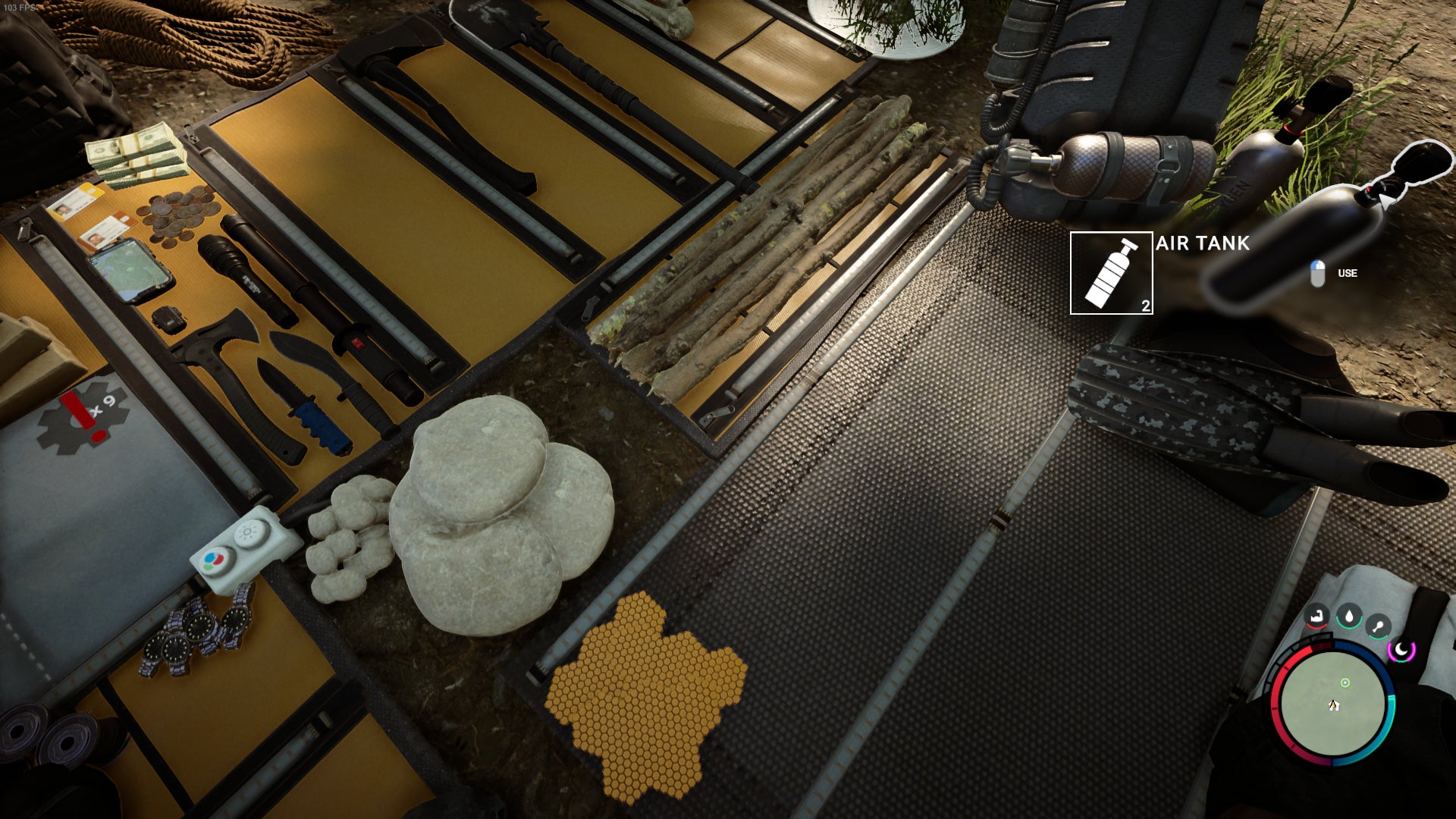 The player looks at Air Tanks in their inventory in Sons of the Forest