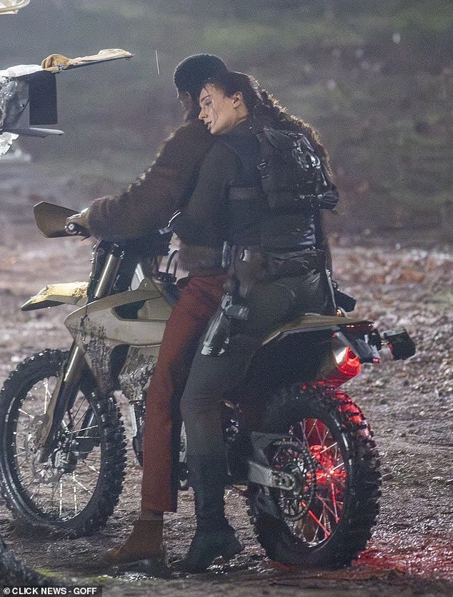 Sophie Turner and Martin Bobb-Semple on Amazon's Tomb Raider set