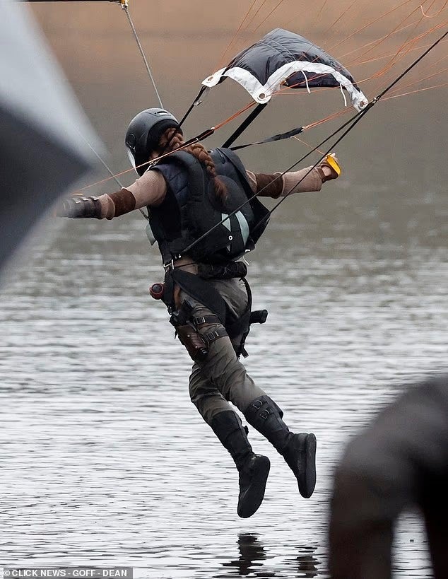 Sophie Turner on Tomb Raider set using a parachute