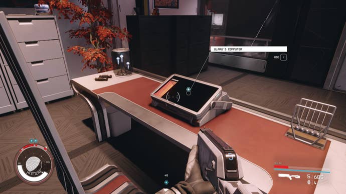 The player stands in front of Ularu's PC in Ryujin Tower in Starfield