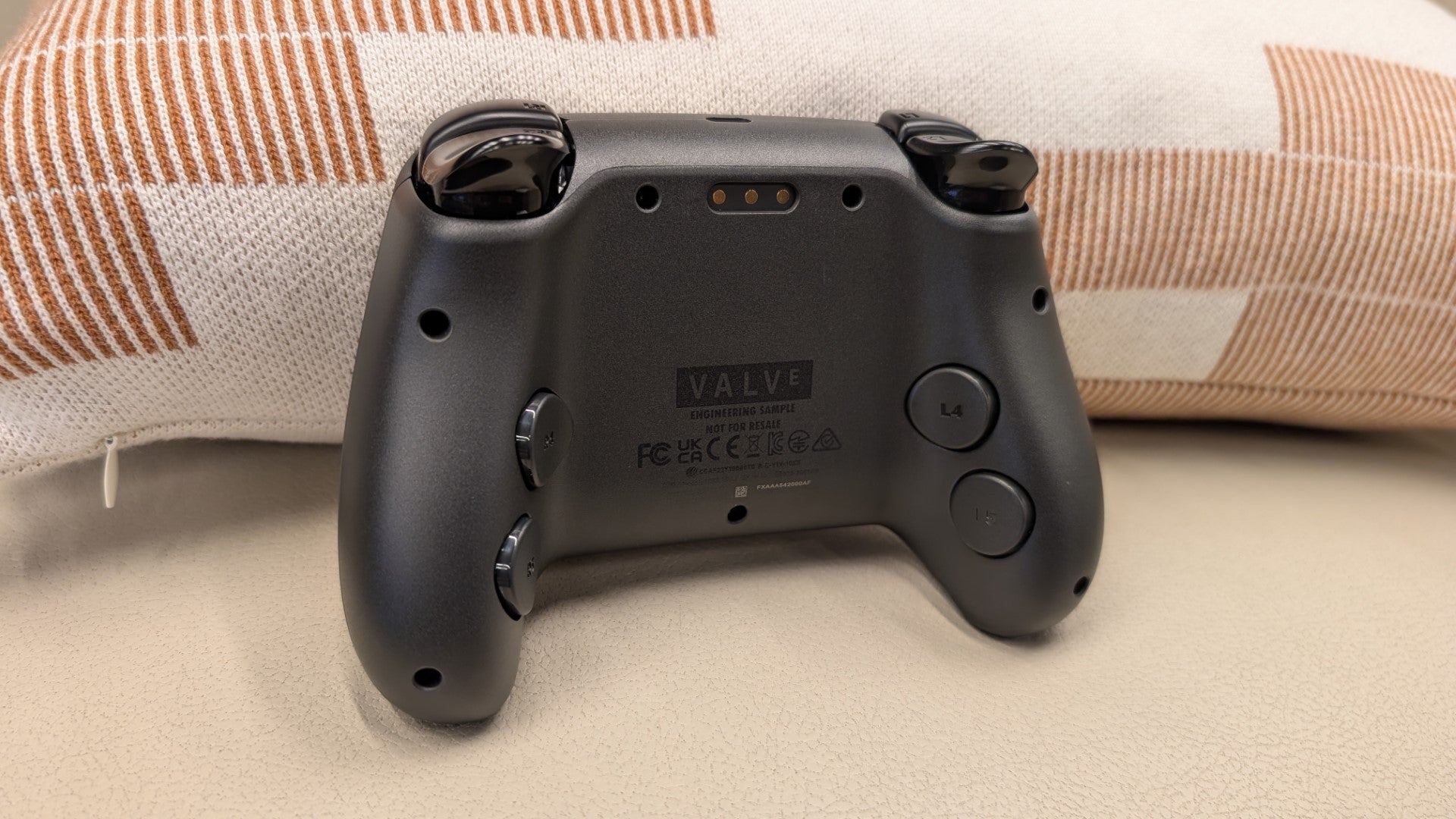 The back of the 2026 Steam Controller. - 5