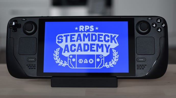 Un Steam Deck affichant le logo RPS Steam Deck Academy.