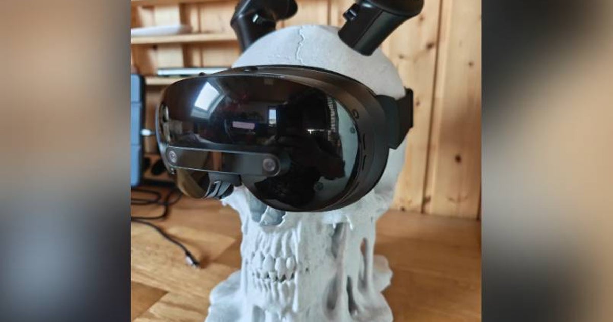 A Steam Frame sat on a stand shaped like a melting skull.