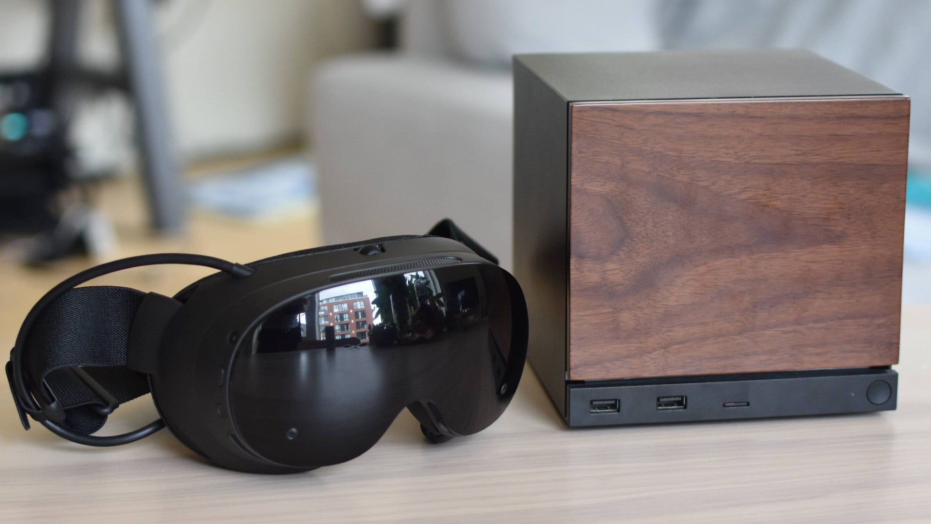 The Steam Frame next to a Steam Machine.