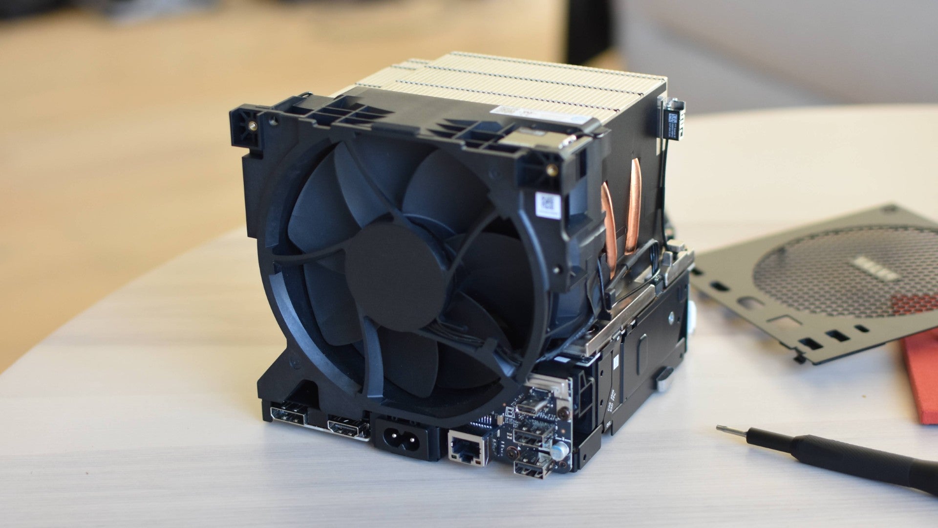 The internal assembly of a Steam Machine, its outer panels having been removed.
