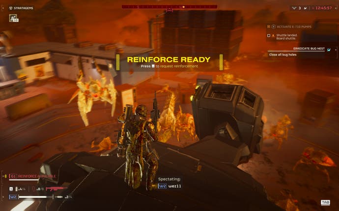 Helldivers 2 screenshot - A lone helldiver stands on the top of an extraction ship, surrounded by bugs, with their teammate dead.