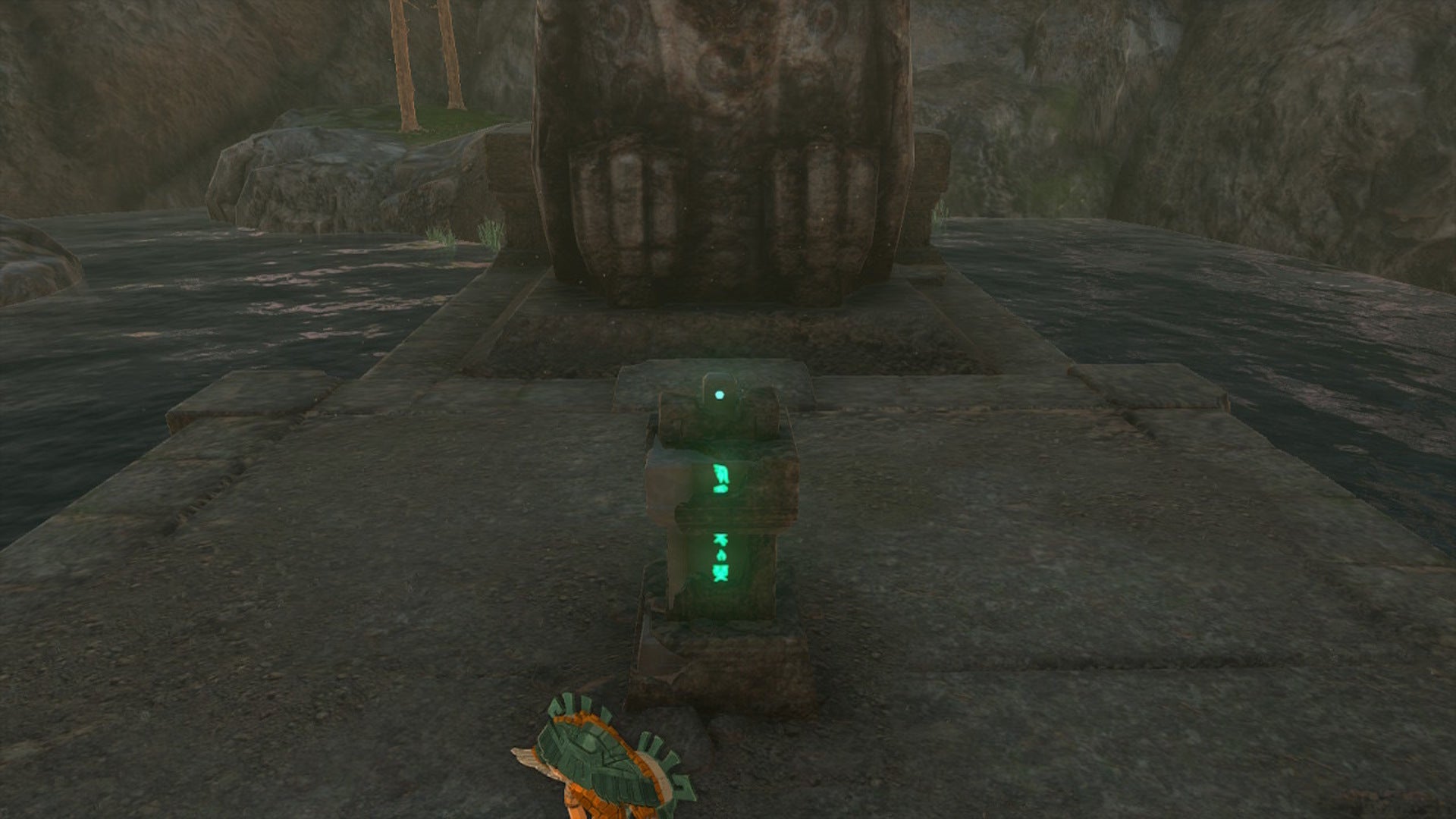 Link positions a Zonai Relic by a pedestal in The Legend of Zelda: Tears of the Kingdom - 6