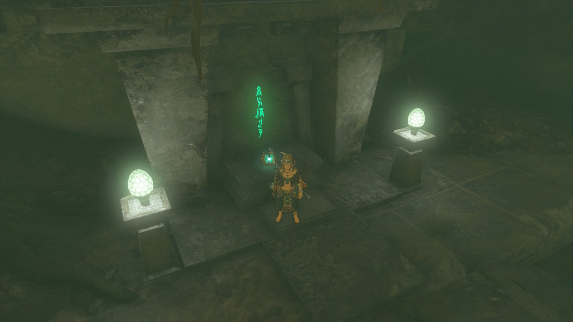 Link places a Zonai Charge on an altar at the Faron Zonai Ruins in The Legend of Zelda: Tears of the Kingdom - 9