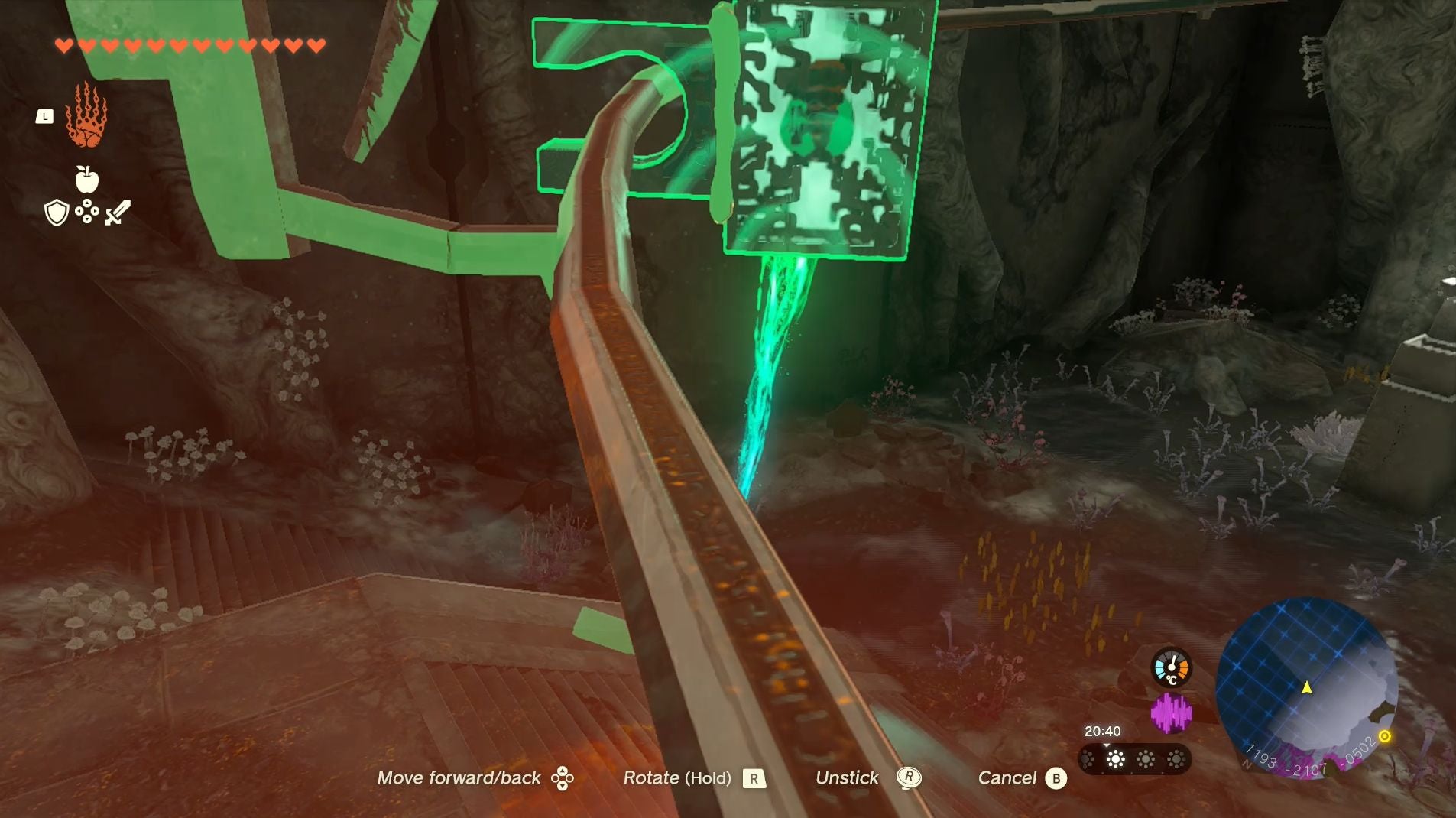 Link using his Ultrahand ability to move the Construct&rsquo;s right-leg, which is attached to a horseshoe, along a railing.