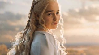 Actriz de Daenerys defende Game of Thrones das críticas de sexismo