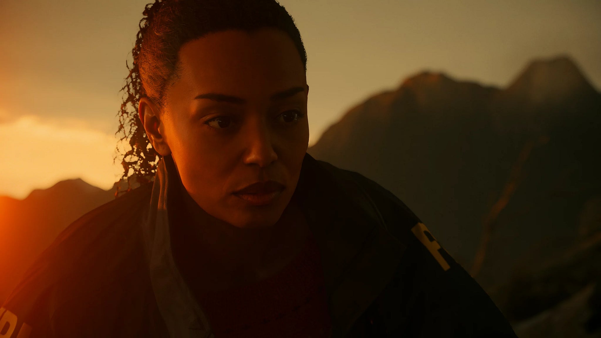 Saga Anderson, of Alan Wake 2, looks perturbed in the setting sun of a mountain township. - 4