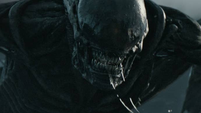A fearsome looking alien with its teeth showing in Alien Covenant.