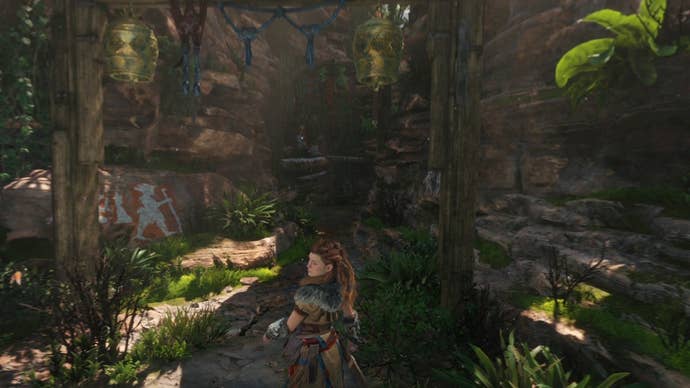Aloy further away and very small in Horizon Call of the Mountain