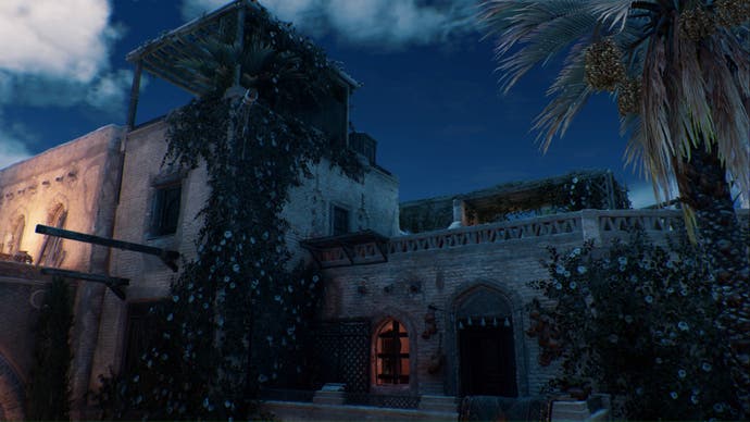 assassins creed mirage, a house with a small balcony, door and vines climbing up the left wall to a small solarium on the roof.