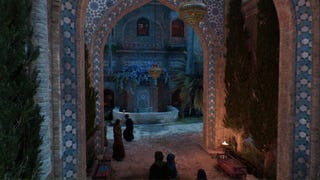 assassins creed mirage, the image shows the blue mosaic fountain at entrance of mazalim courts