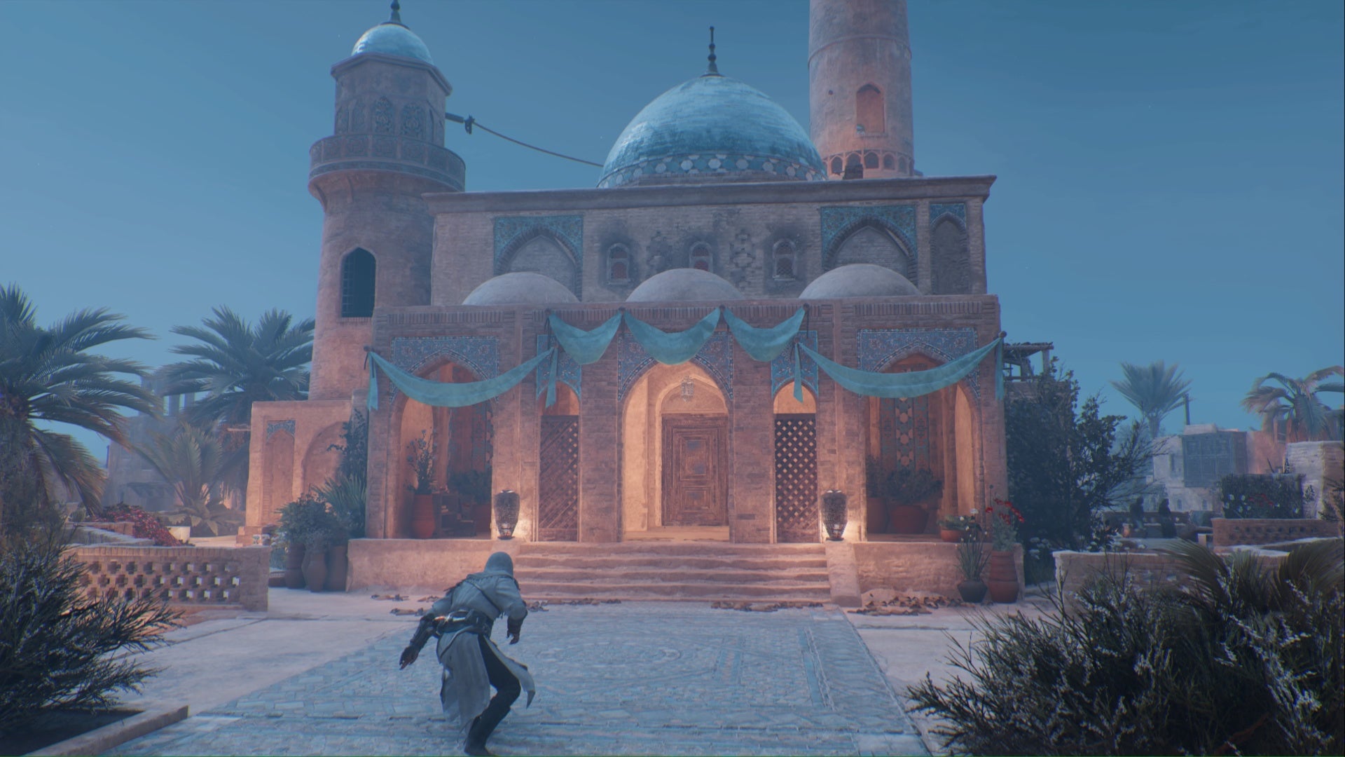 assassins creed mirage, Basim is running in front of the Mosque in kahtabah
