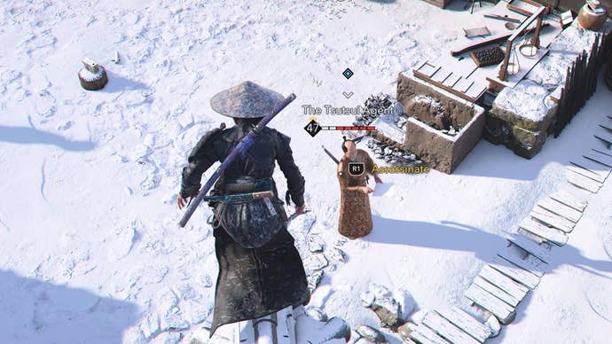 Naoe sneaking up on the Tsutsui Agent of the Kurai Eikyou in Assassin’s Creed Shadows.