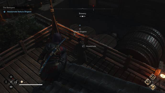 Naoe looking down on the Betrayer, Itakura Shigezo, in Assassin’s Creed Shadows.