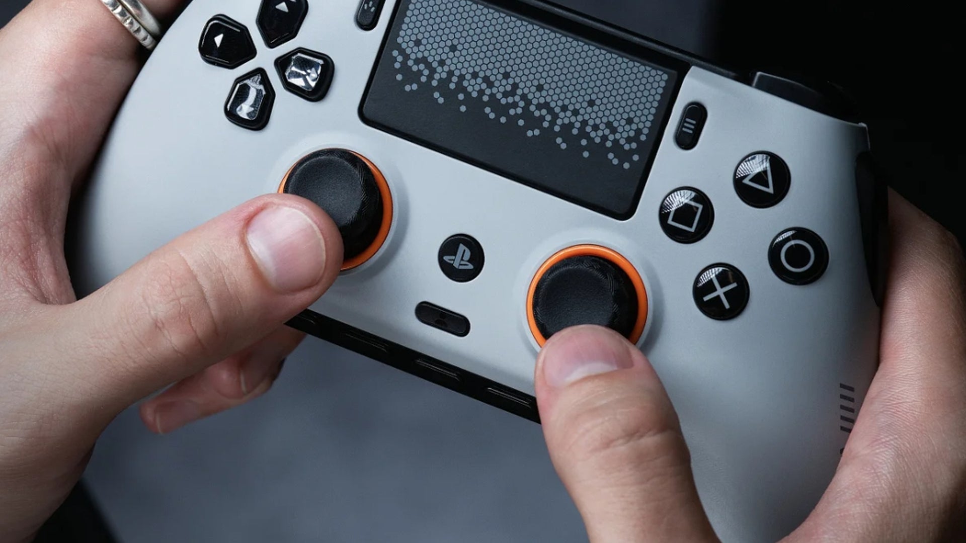 SCUF Omega im Test: Das fast perfekte Gamepad für PC und PS5 – aber eben nur fast