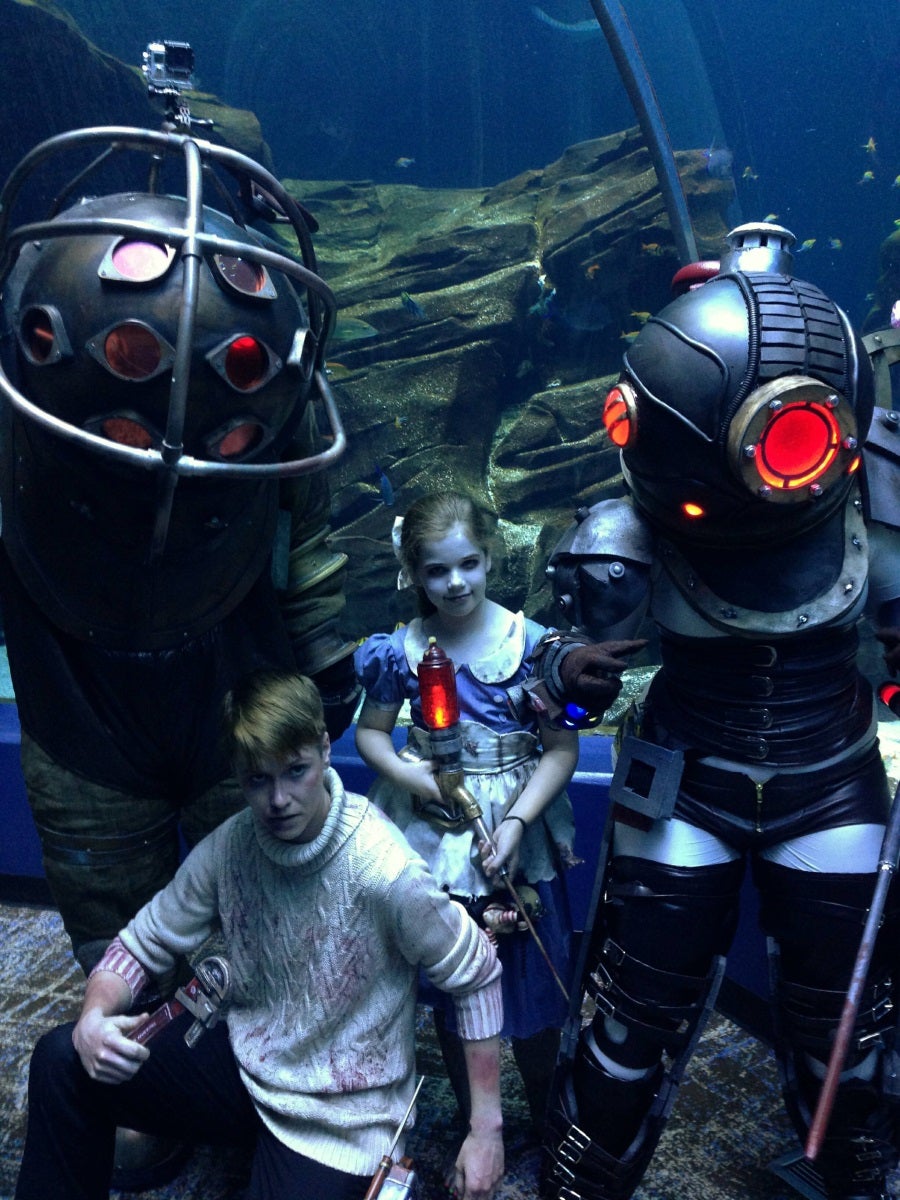 BioShock cosplay is a creepy family portrait VG247