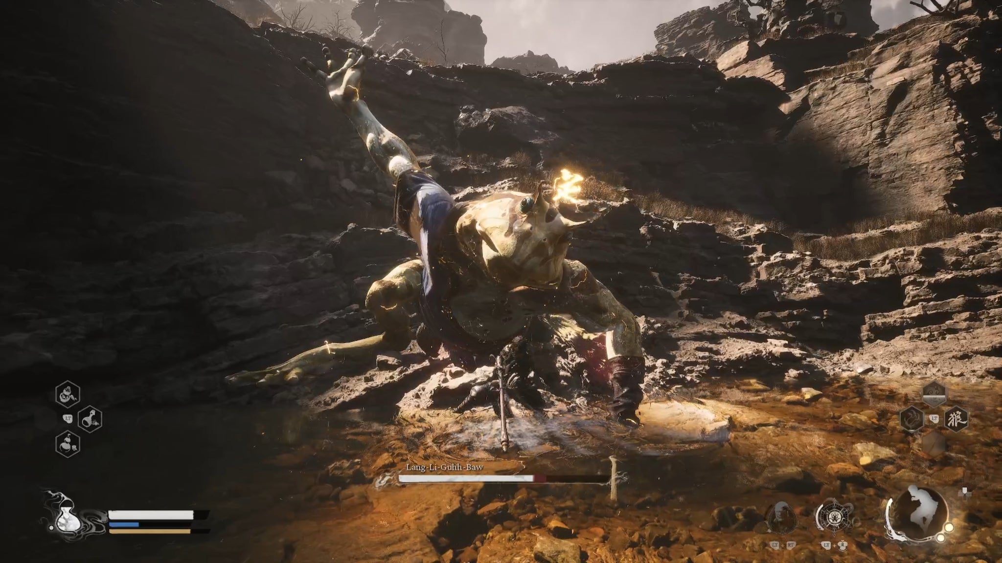 The player in Black Myth: Wukong fights against the Lang-Li-Guhh-Baw boss in Chapter 2. - 5