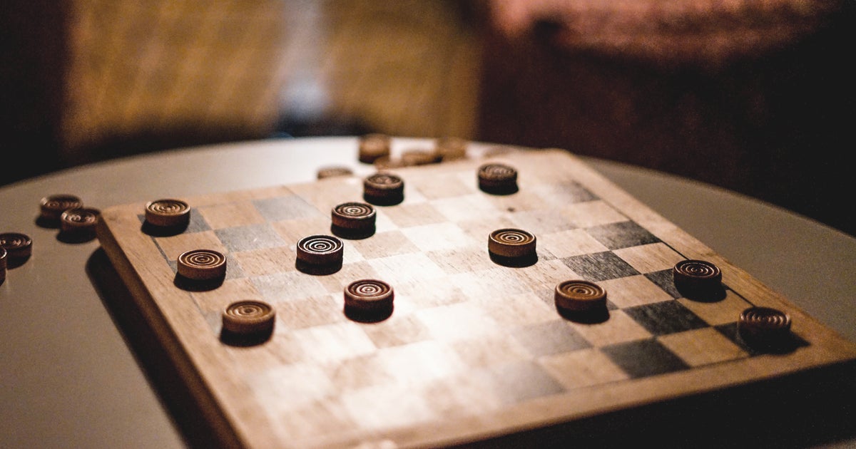 How to play Checkers: Draughts rules and jumps explained | Dicebreaker