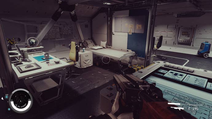 A captain’s office in a spaceship in Starfield, with a desk and bed with ornaments.
