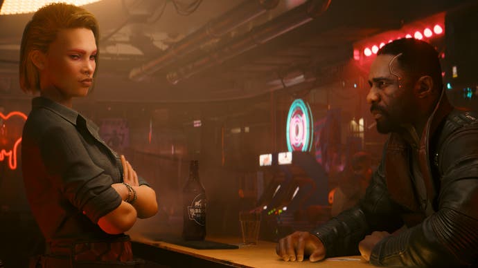 Screenshot from Cyberpunk 2077: Phantom Liberty of Idris Elba's character Solomon Reed being served at a bar