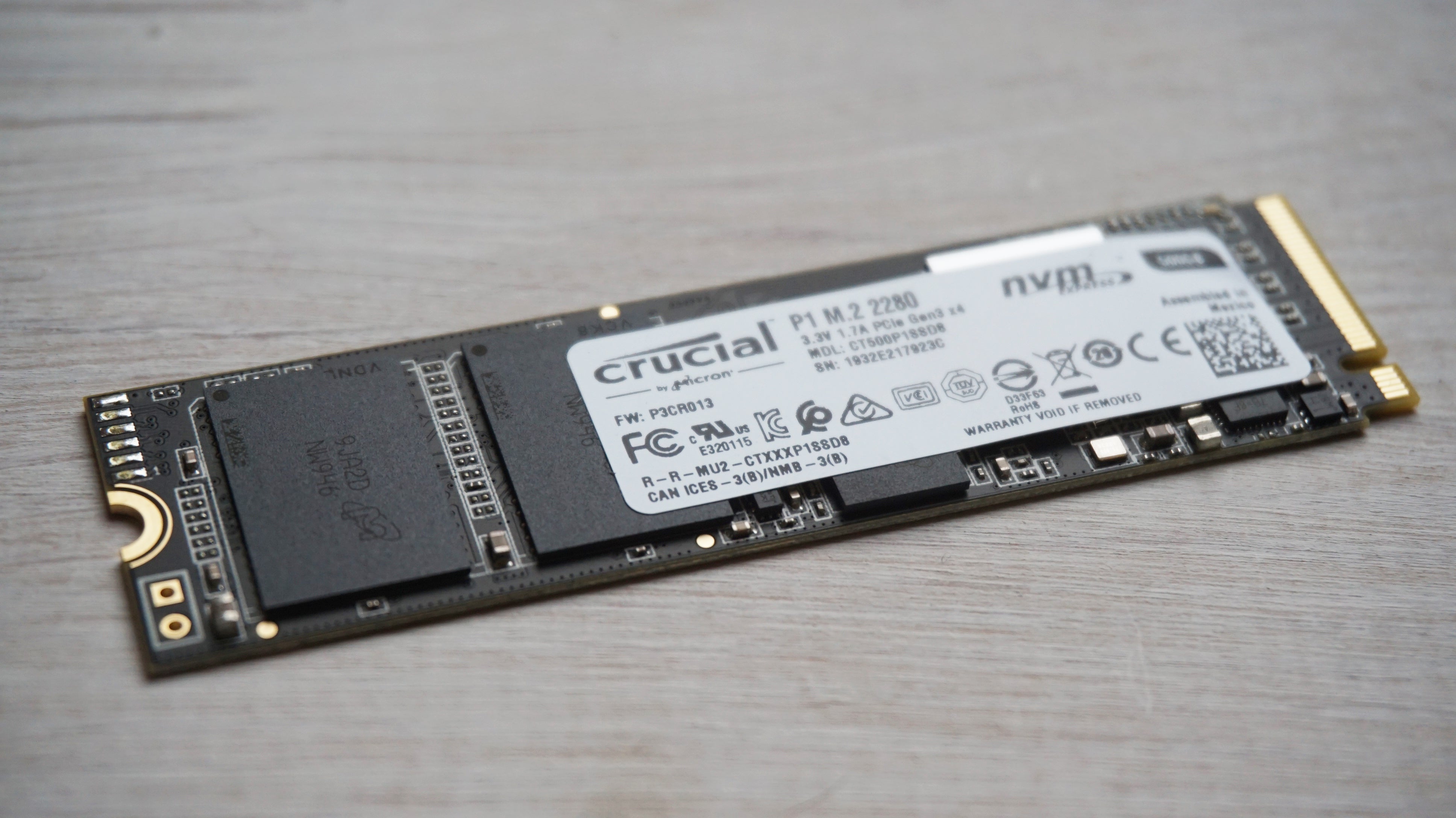 crucial SSD各種　crucial P1 nvme 2280(500G) ADATA SP900(256G) S510(120G)とSSDマウンタ