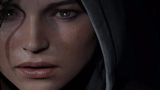 Detail obličeje Lary i medvěda z Tomb Raidera
