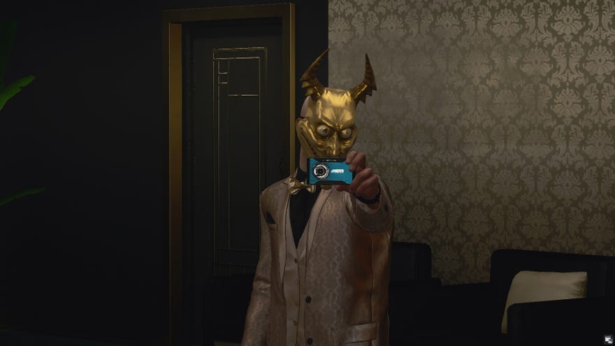 47 poses in the mirror wearing The Devil’s Own suit during the Asmodeus Waltz mission.