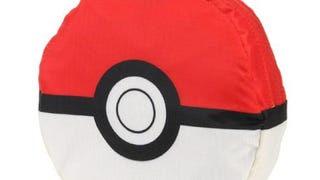 Diese Pokémon-Reisetasche ist so niedlich wie praktisch: Von Pokéball zur Pikachu-Tasche in Sekunden