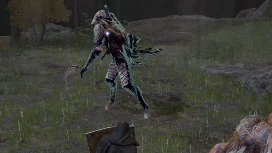 The boss Bloodhound Knight Darriwil in Elden Ring, preparing to strike at the player with his curved sword.