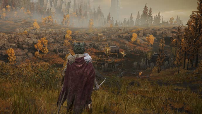 Elden Ring: the player stands on a hill overlooking a soldier’s encampment in the Altus Plateau.