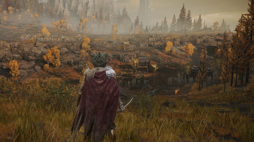 Elden Ring: the player stands on a hill overlooking a soldier’s encampment in the Altus Plateau.