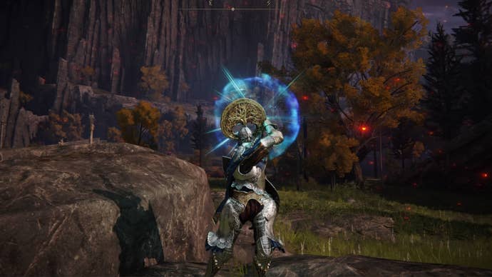 Elden Ring screenshot of the Tarnished performing an attack with the Glintstone Kris Weapon Skill.