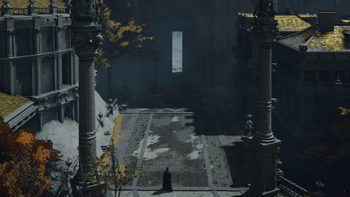 El jugador de Elden Ring se encuentra frente a una puerta doble abierta al final de la carretera principal de Leyndell.